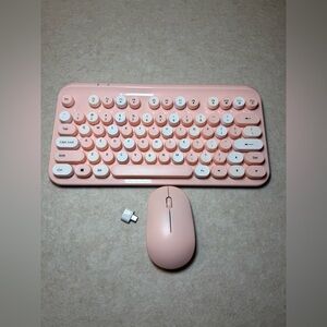 Xo Poppy Wireless Pink Keyboard Model: PY-TYPKBMS NWOT Includes Pink Mouse